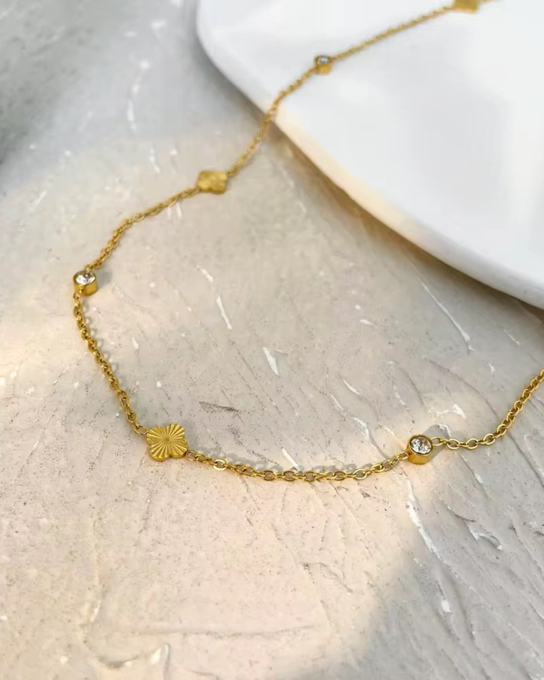 EMILY CLOVER NECKLACE