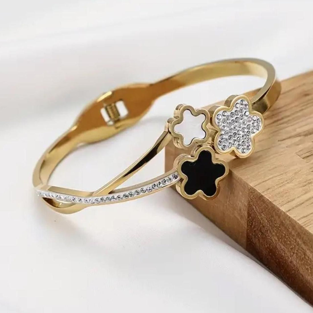 KYLIE CLOVER BANGLE