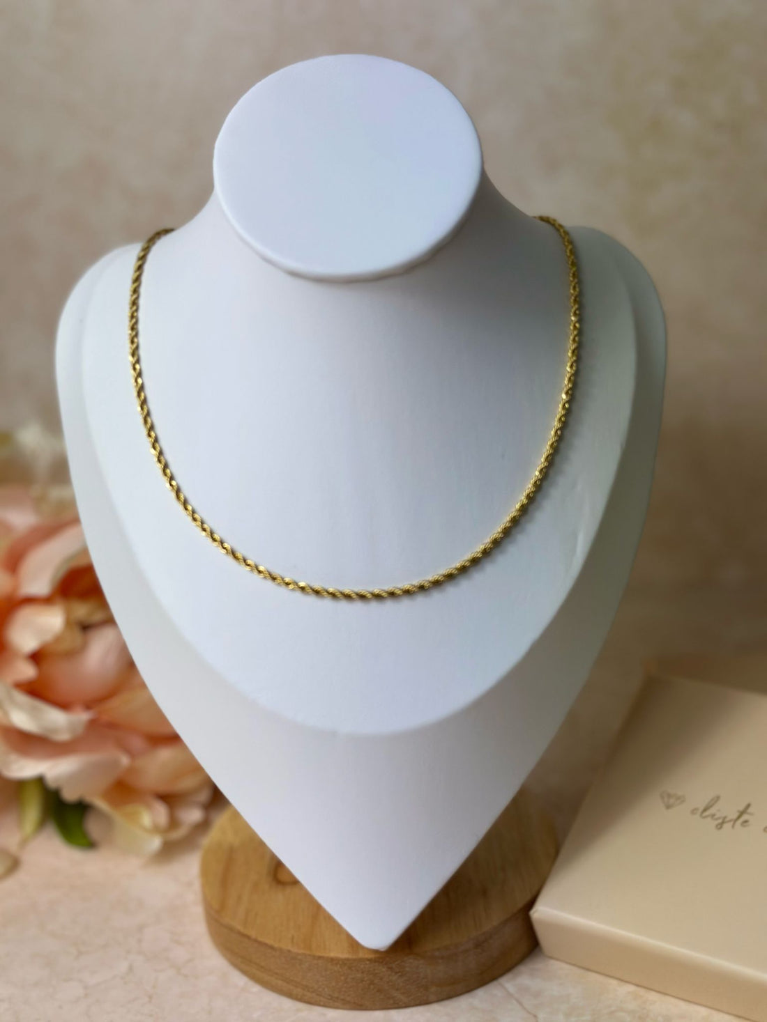 FINE TWISTED NECKLACE