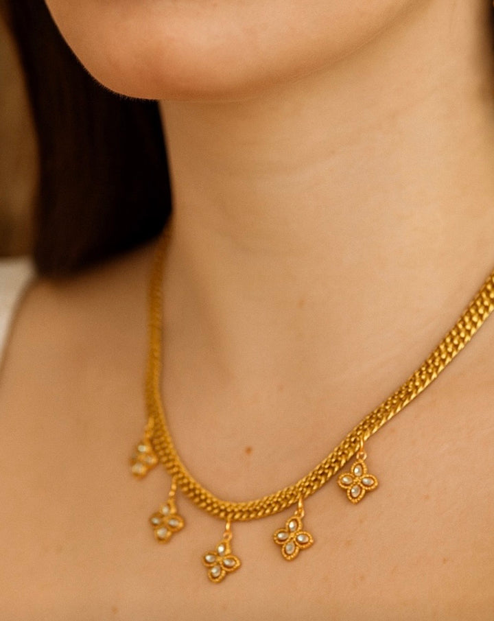 ZOYA CLOVER CHOKER NECKLACE