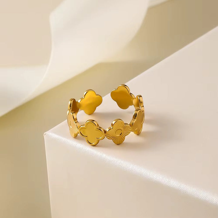 DAMIA CLOVER RING