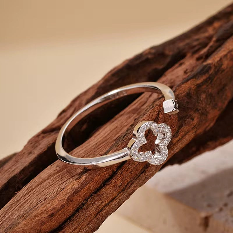 AISHA KLAVER ZILVEREN RING