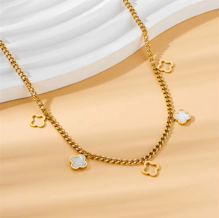 CLAIRE CLOVER NECKLACE