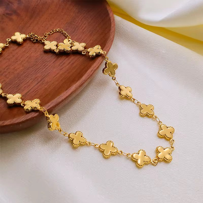 LlLIA CLOVER NECKLACE