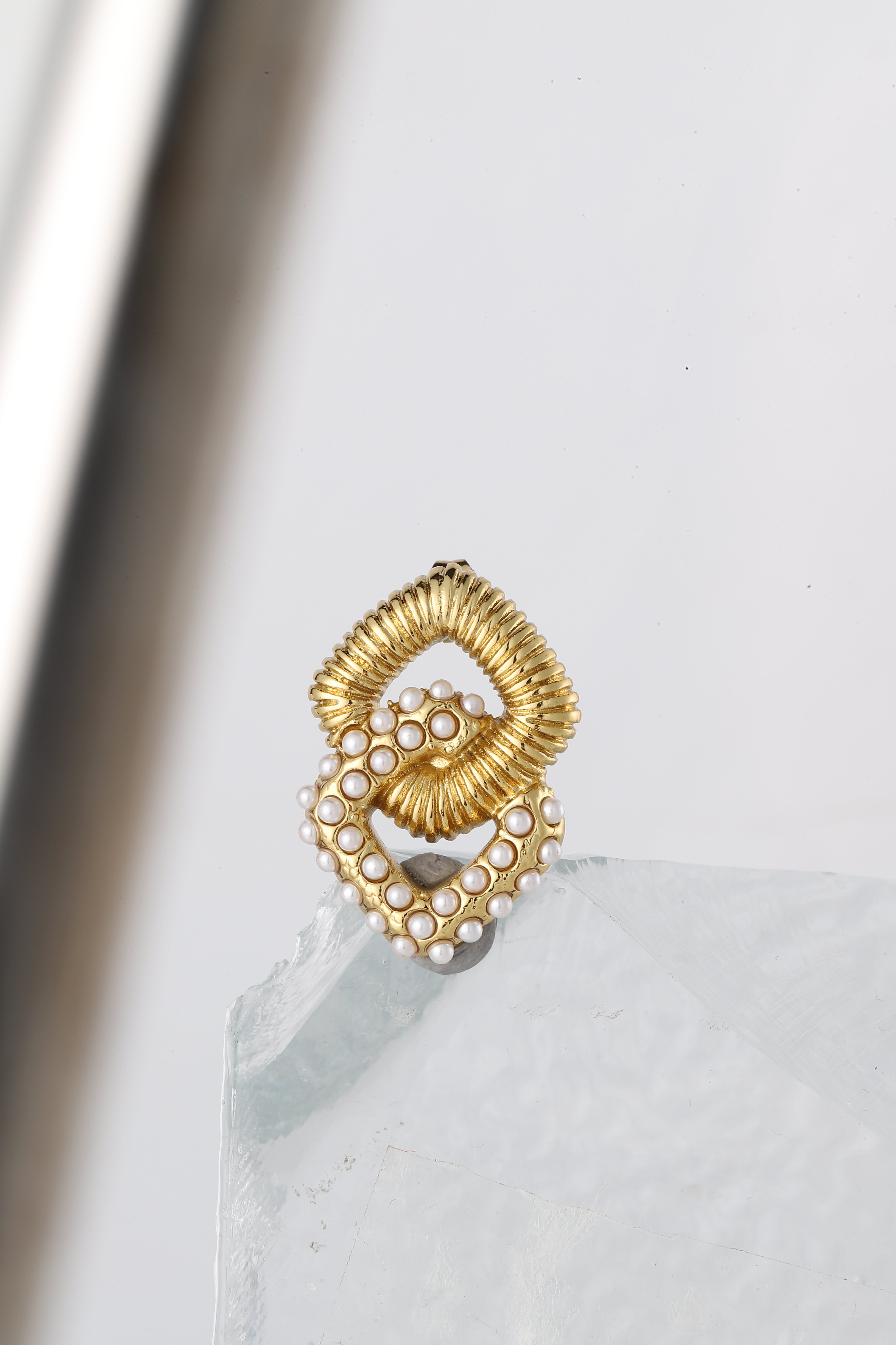 AMINA PEARL EARRINGS