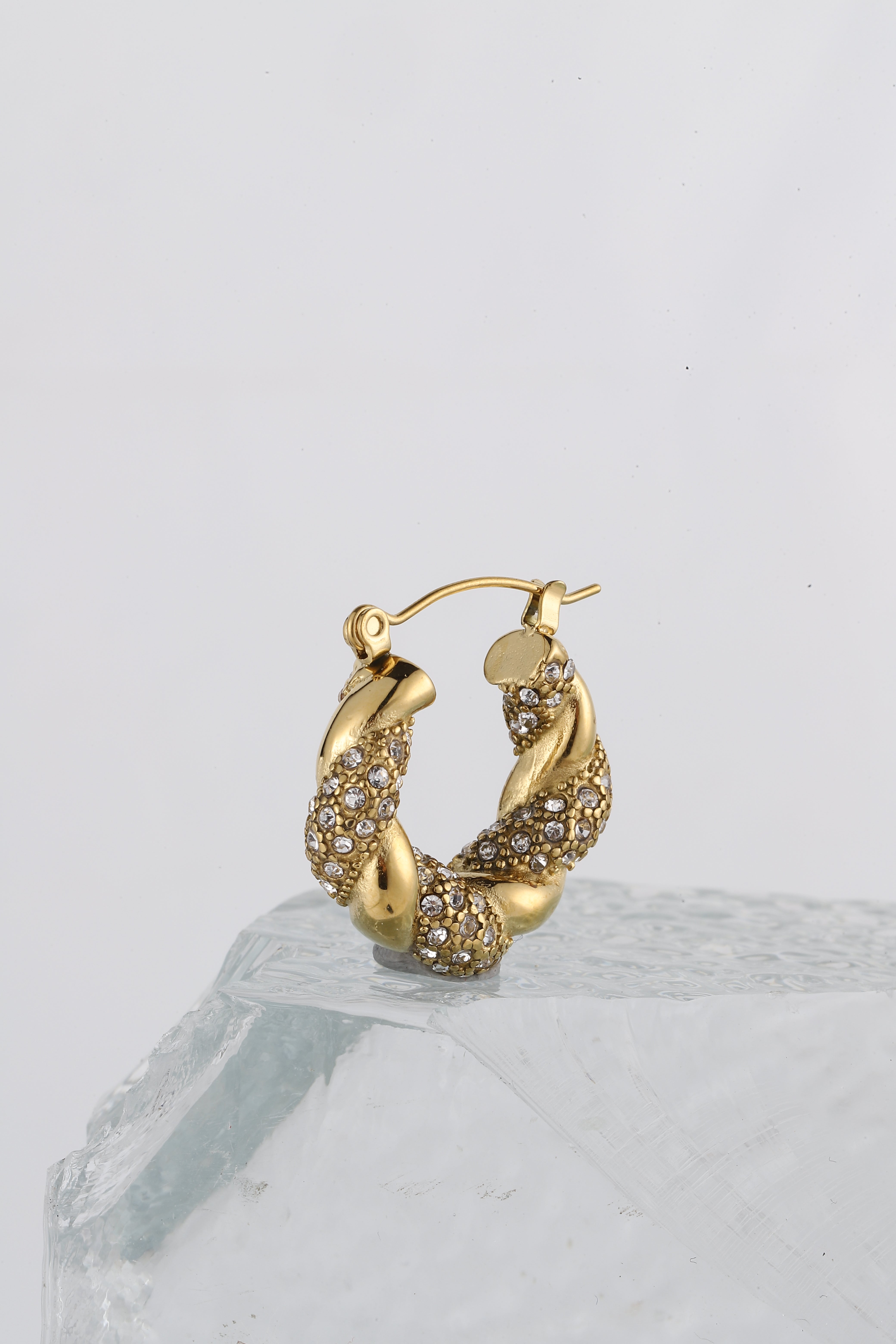 УСУТИ ОБЕЦИ GINA