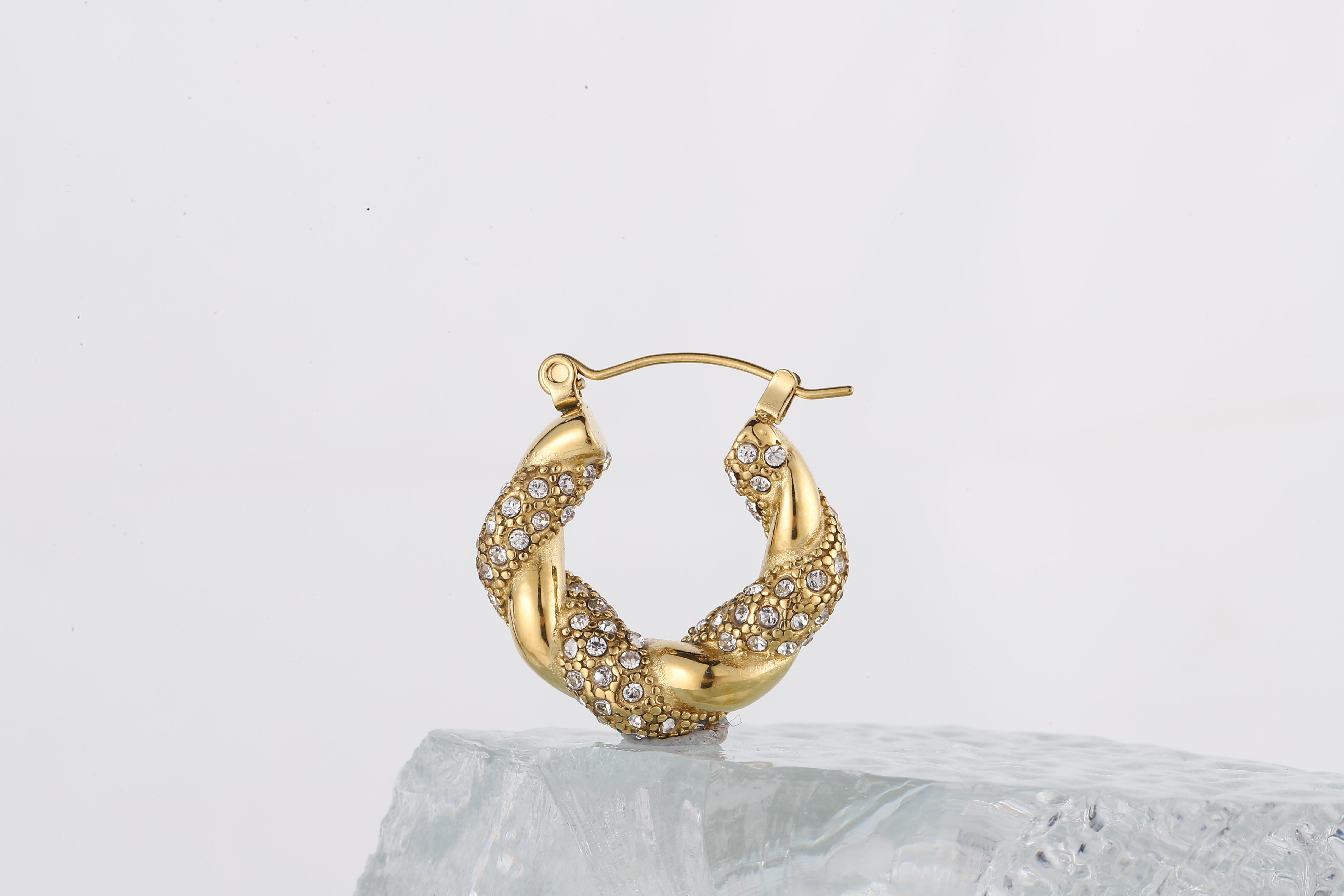 УСУТИ ОБЕЦИ GINA