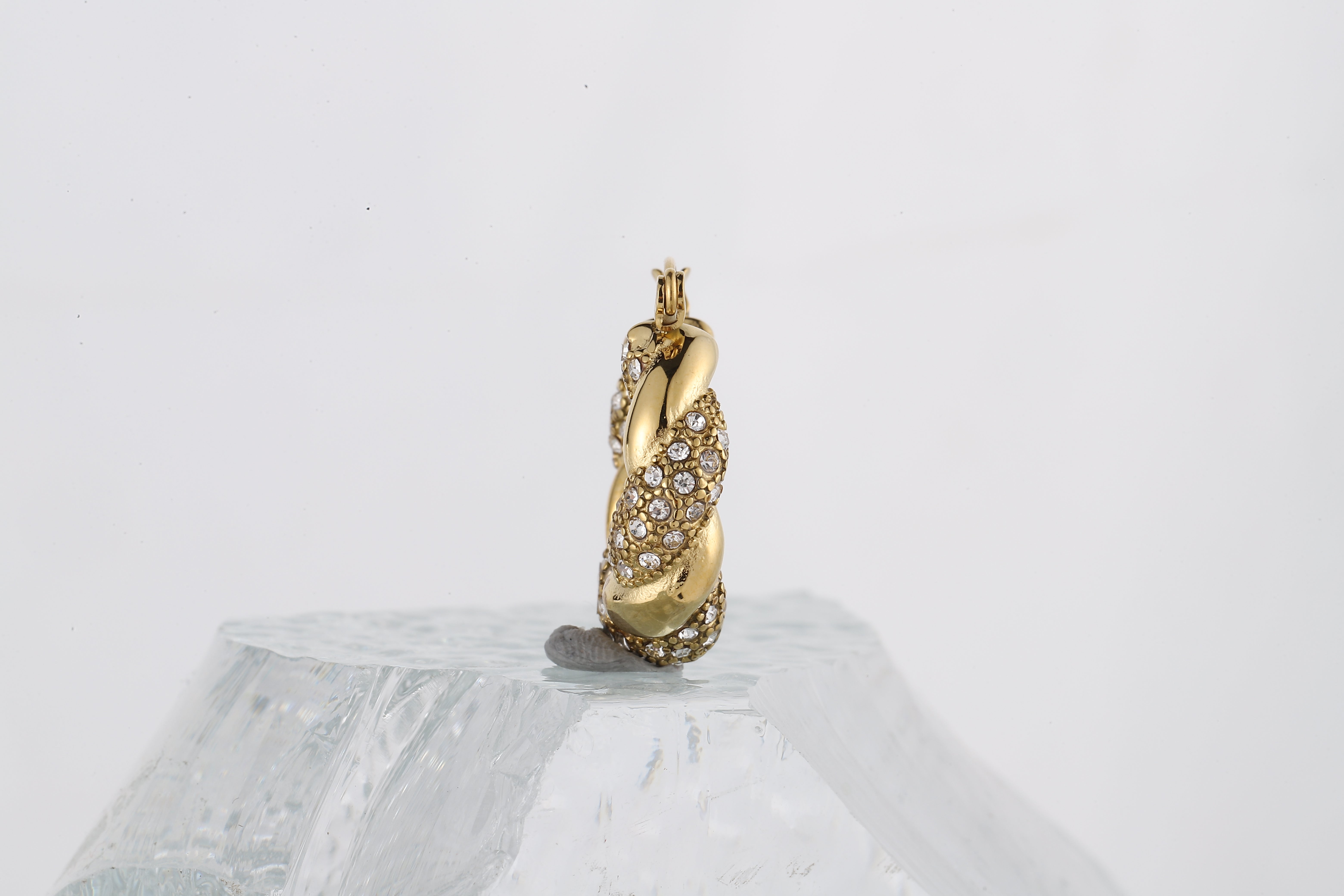 УСУТИ ОБЕЦИ GINA