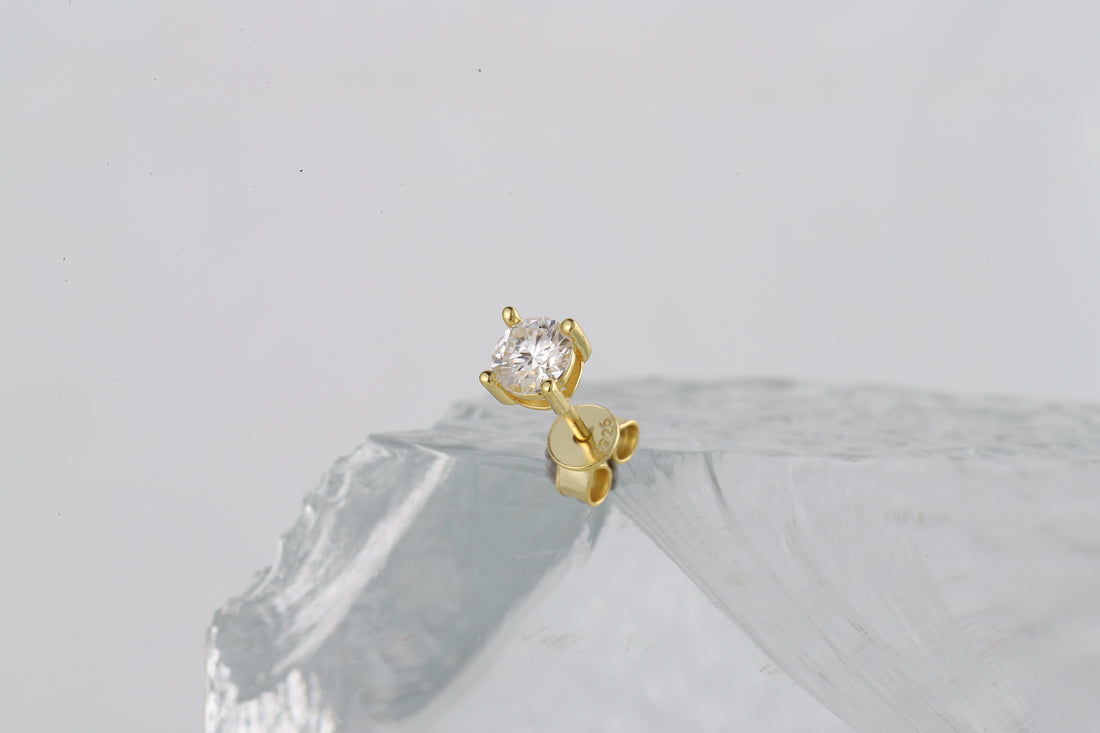AKIRA 18k Gold plated 0.5k Moissanite Diamond Studs