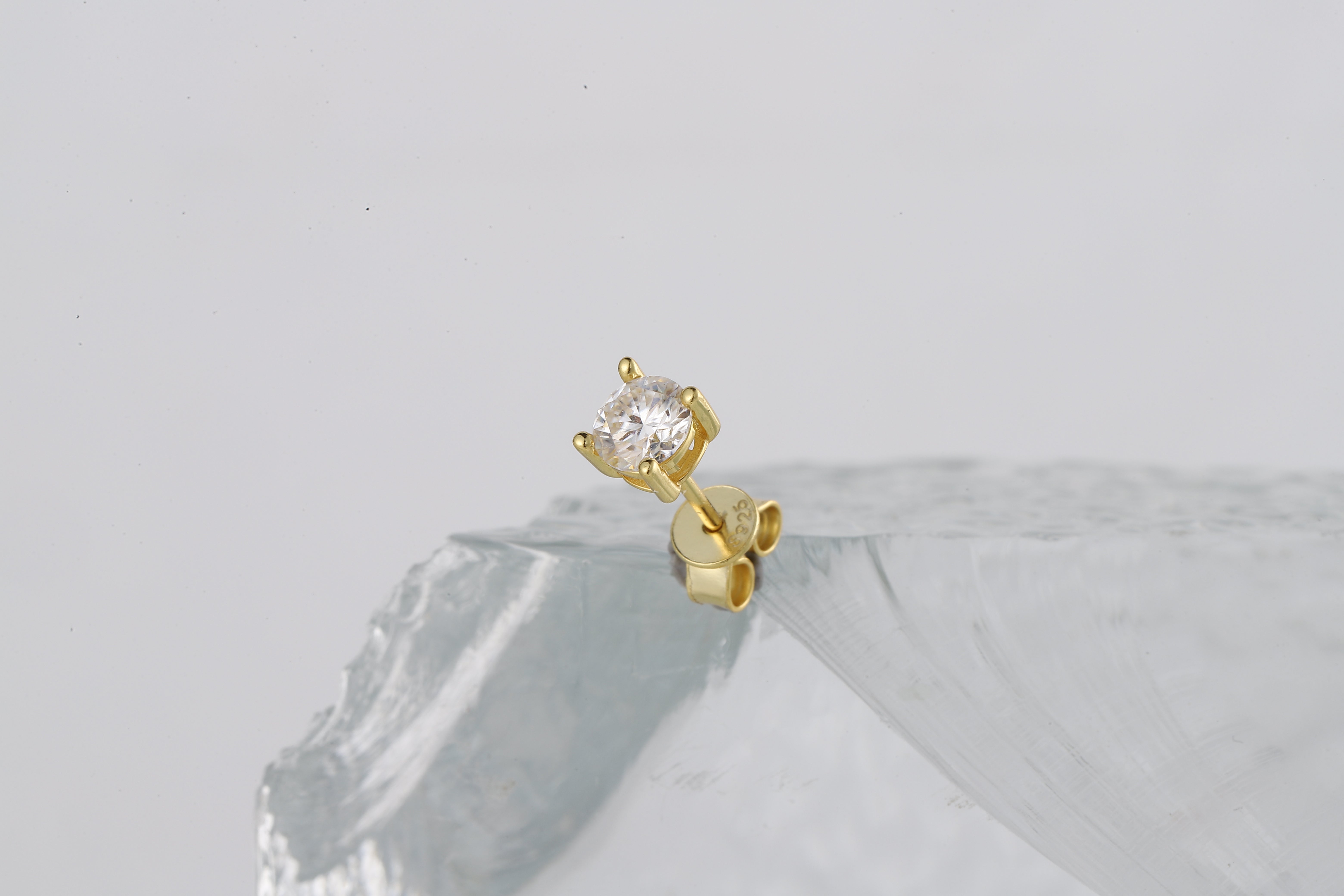 AKIRA 18k Gold plated 0.5k Moissanite Diamond Studs