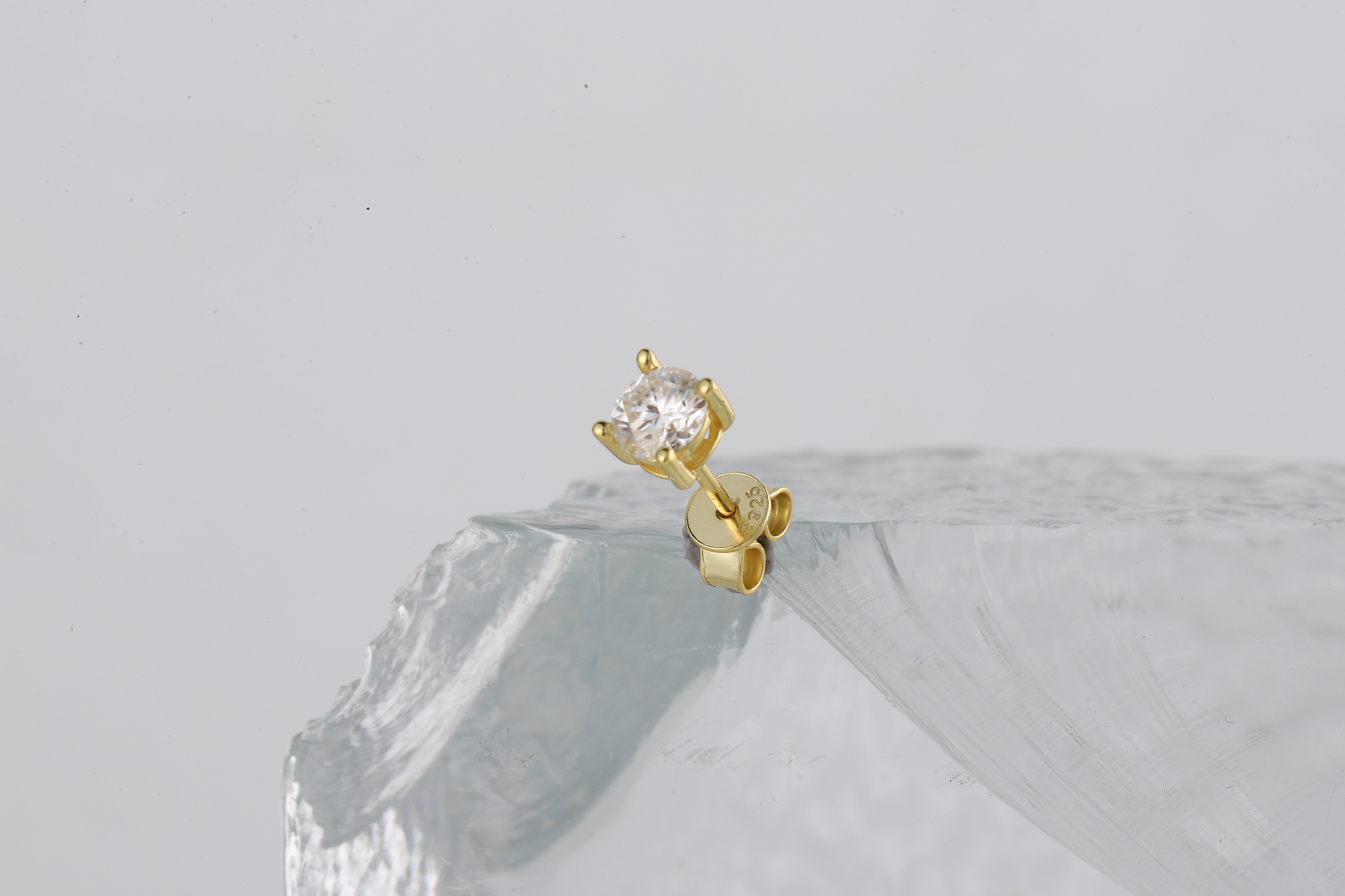 AKIRA 18k Gold plated 0.5k Moissanite Diamond Studs