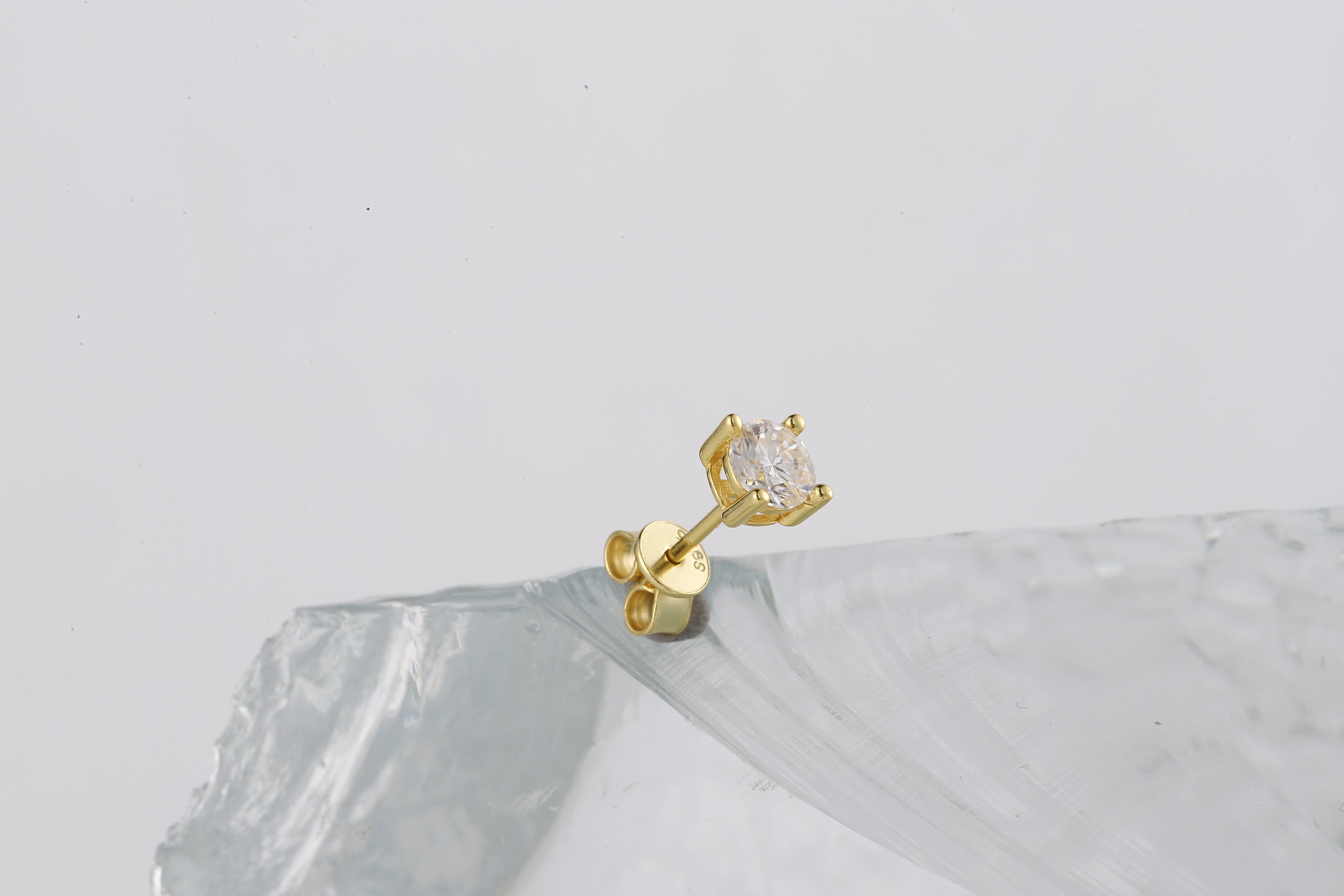 AKIRA 18k Gold plated 0.5k Moissanite Diamond Studs