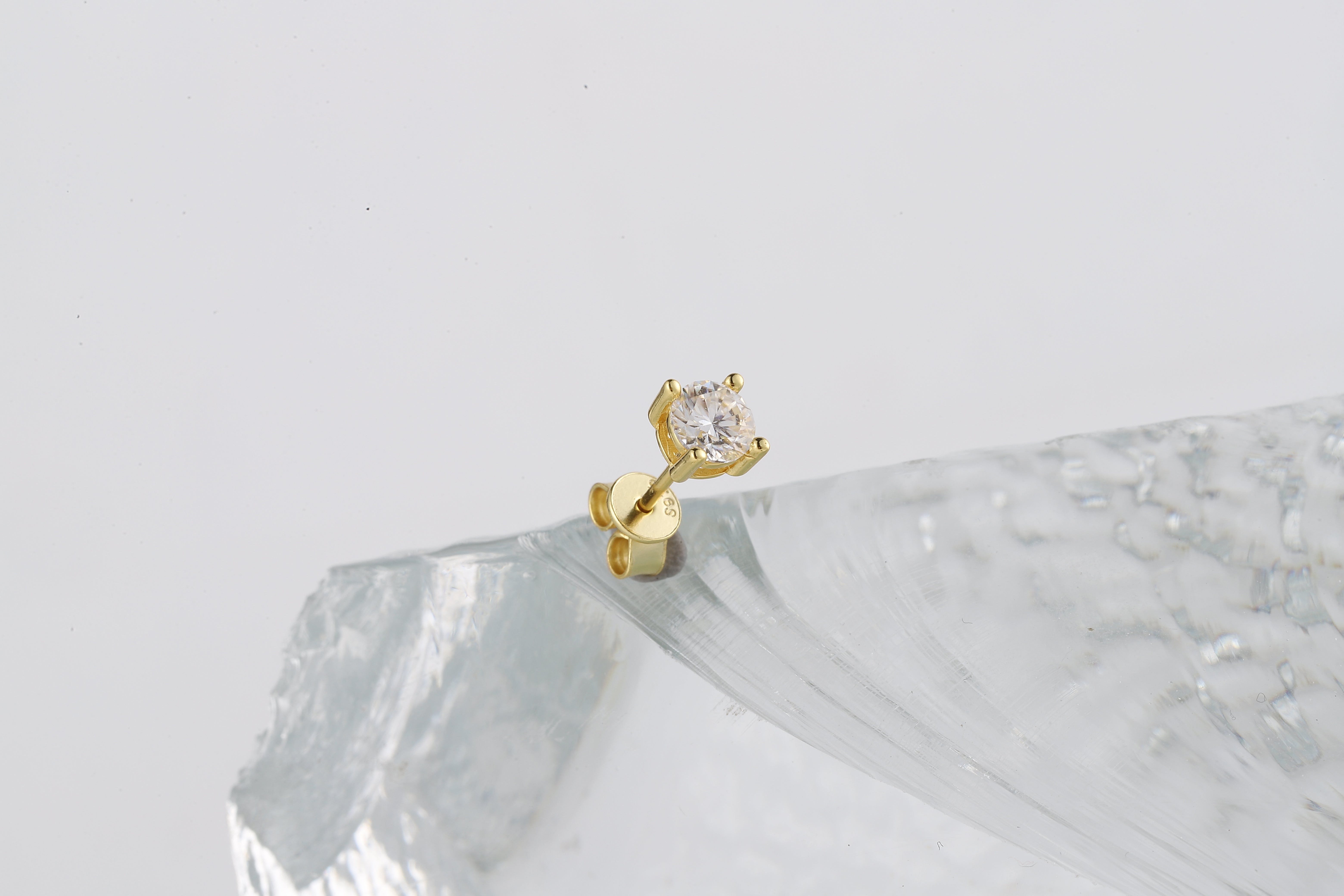 AKIRA 18k Gold plated 0.5k Moissanite Diamond Studs