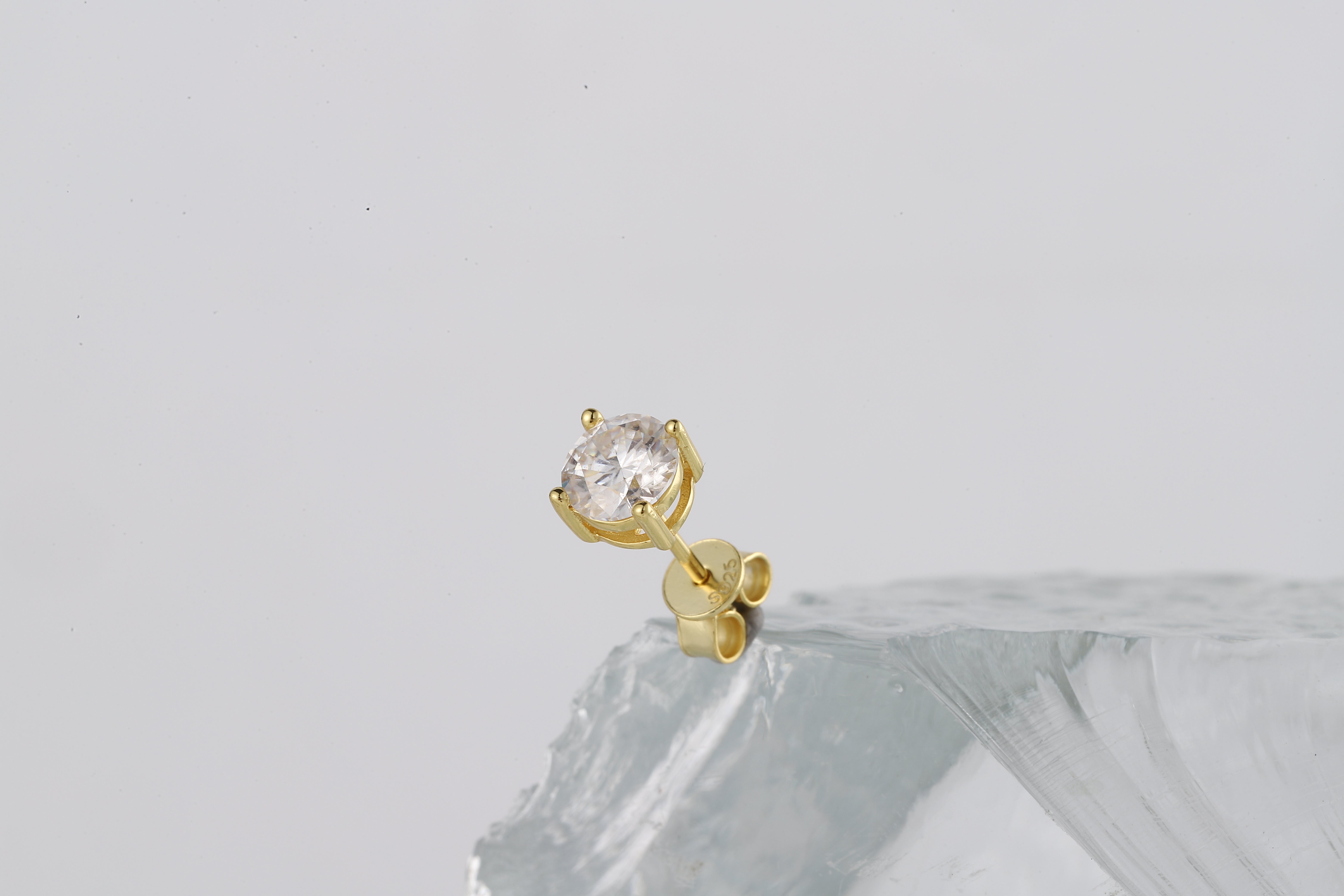 AKIRA 18k Gold Plated with 0.8 Karat Moissanite Diamond Studs