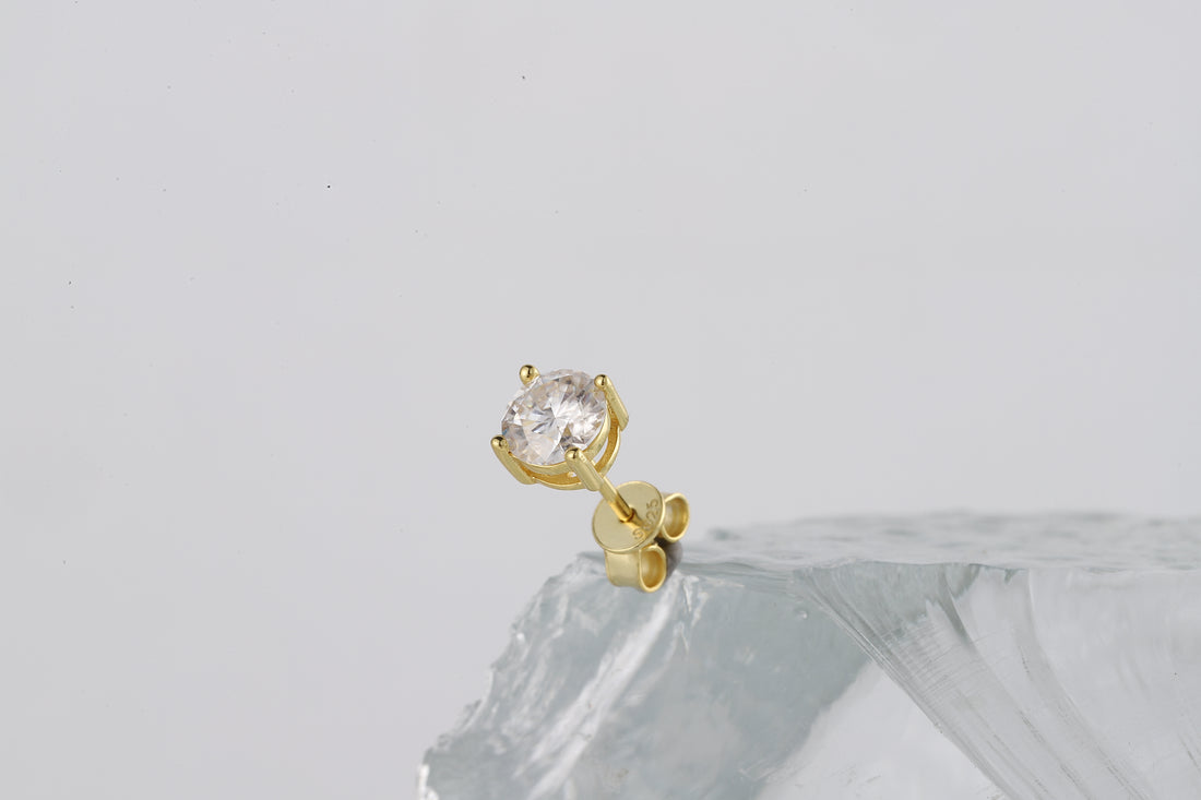 AKIRA 18k Gold Plated with  0.8karat Moissanite Diamond Studs