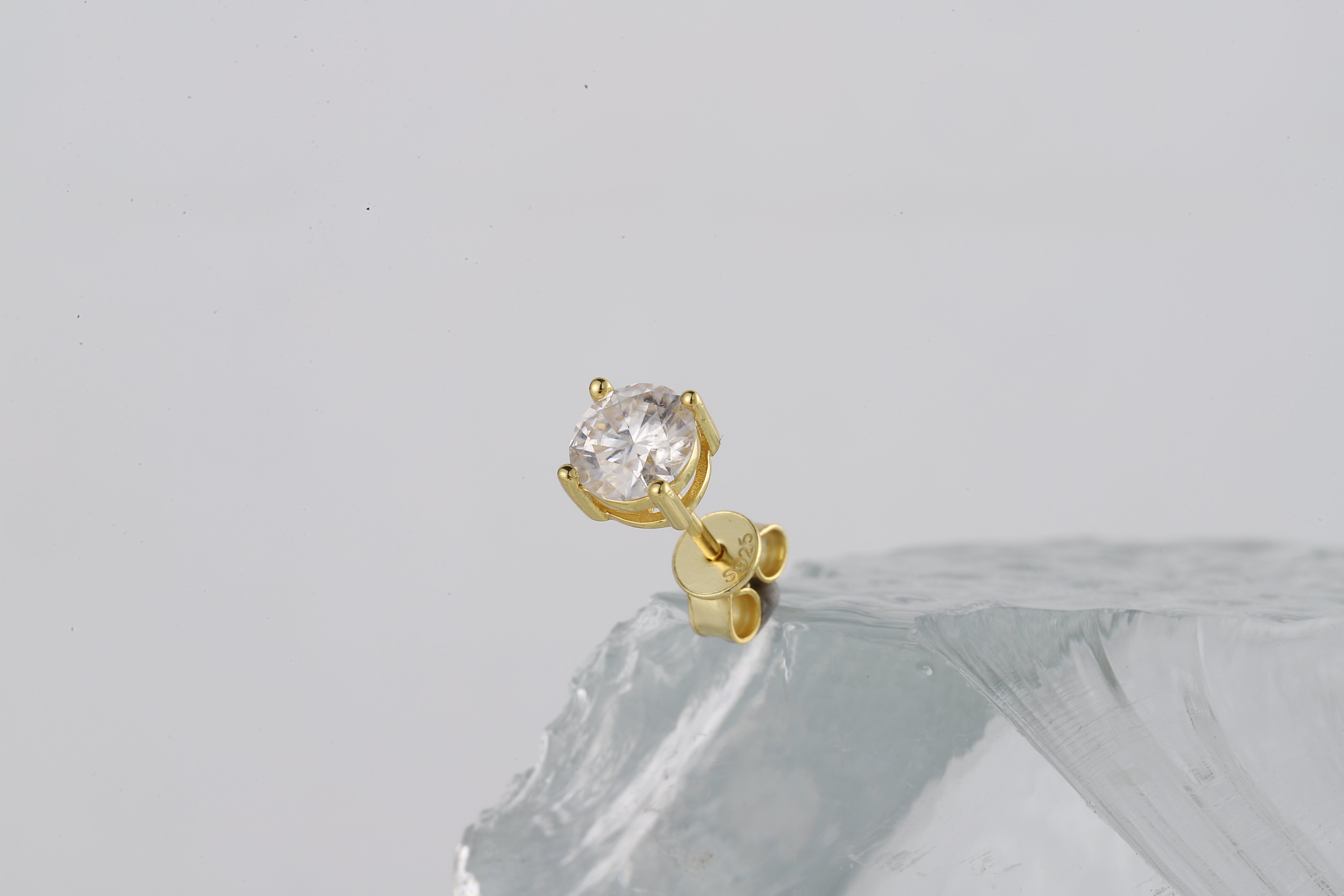 AKIRA 18k Gold Plated with 0.8 Karat Moissanite Diamond Studs