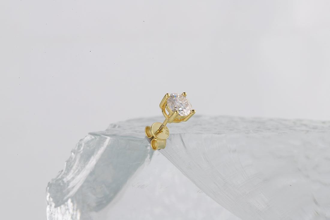 AKIRA 18k Gold Plated with  0.8karat Moissanite Diamond Studs