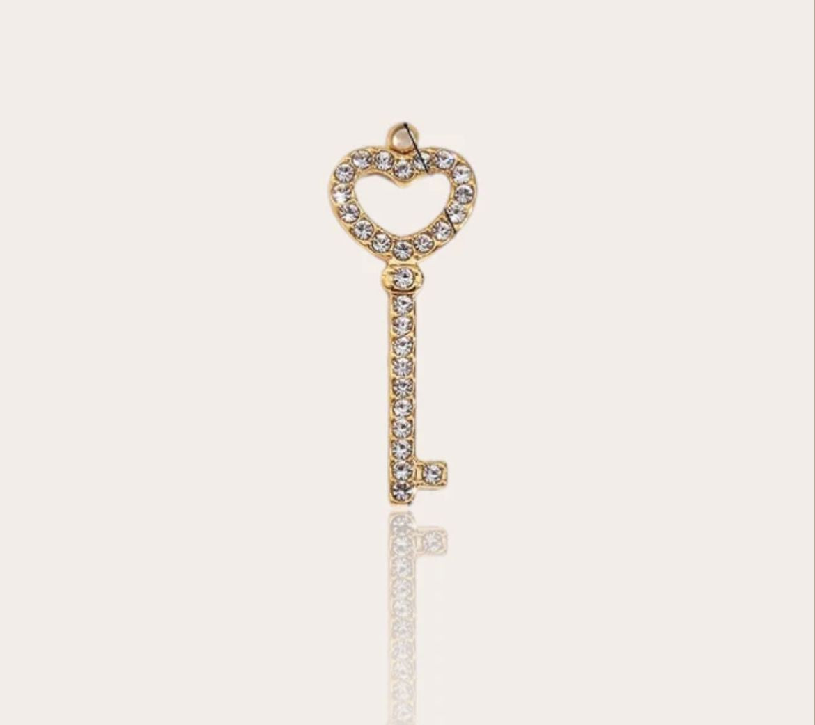 DIAMANTE KEY CHARM