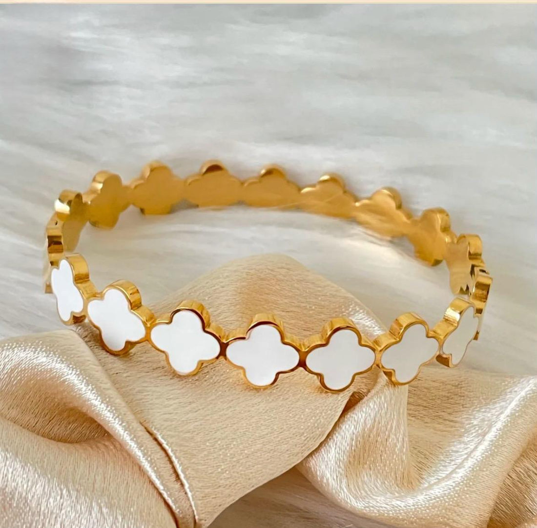 SARAH CLOVER BANGLE