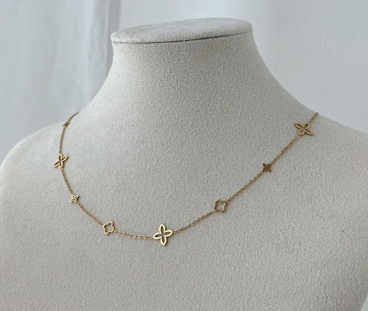 CARA CLOVER NECKLACE