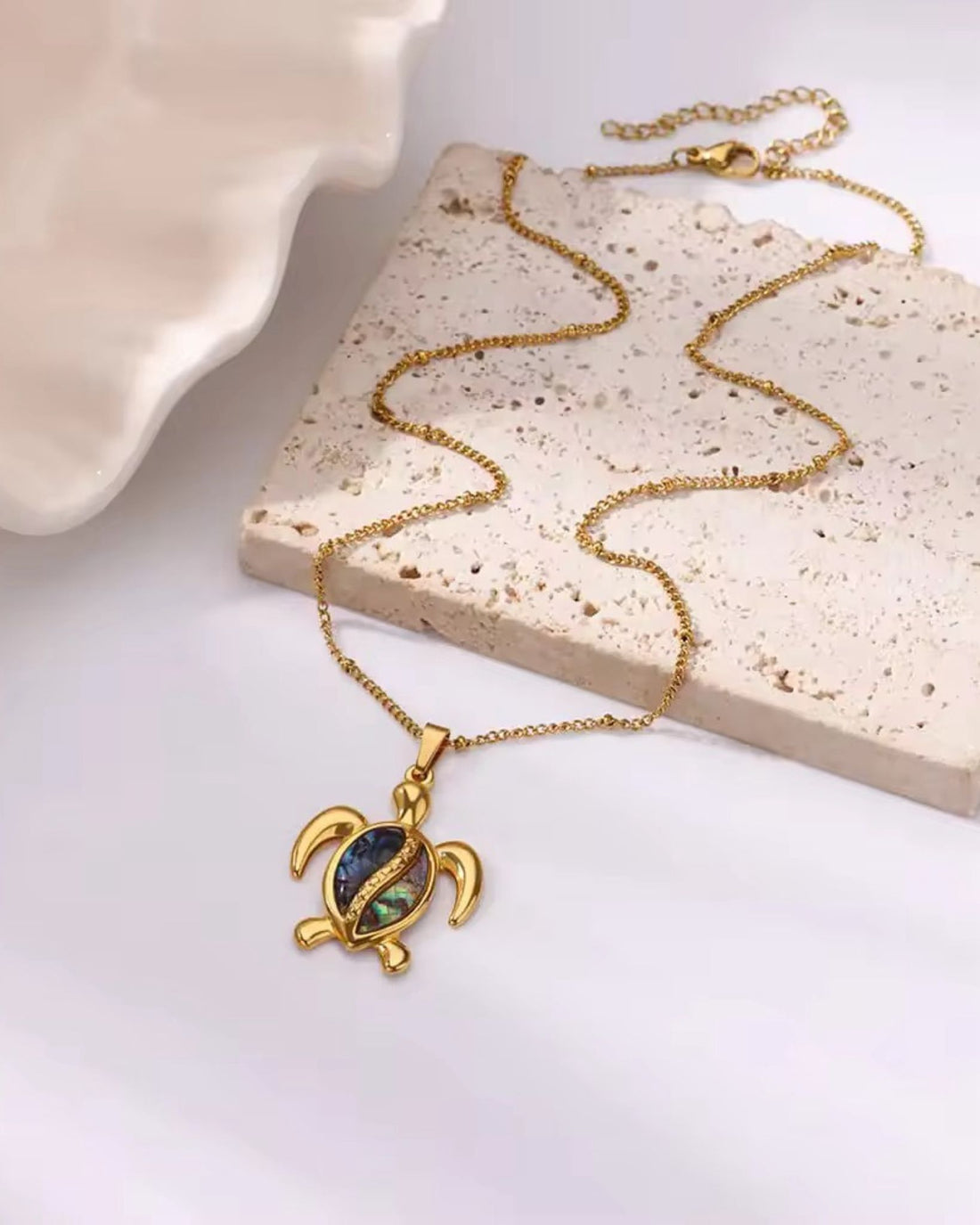 SHELL TURTLE CHARM NECKLACE