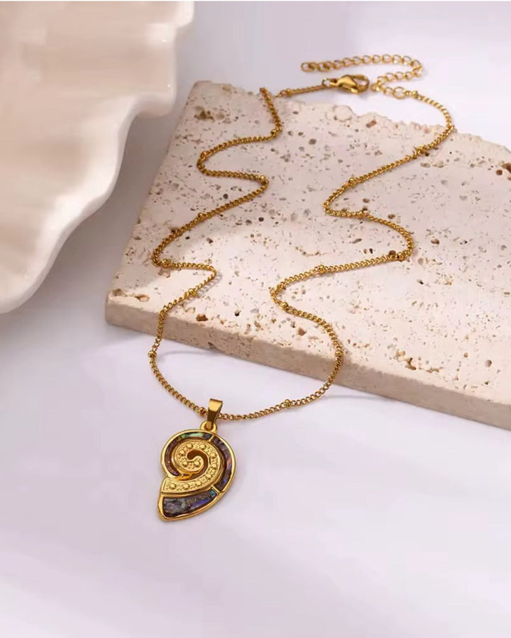 SHELL CHARM NECKLACE
