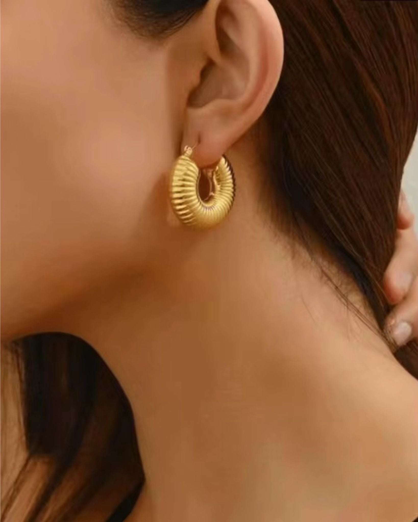THREAD HOOP EARRING