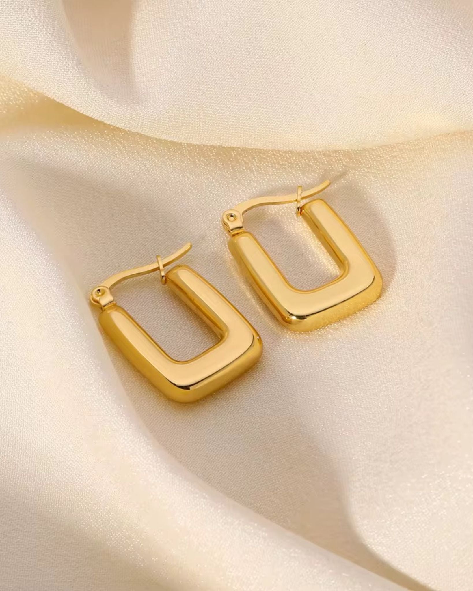 SQUARE HOOP EARRING
