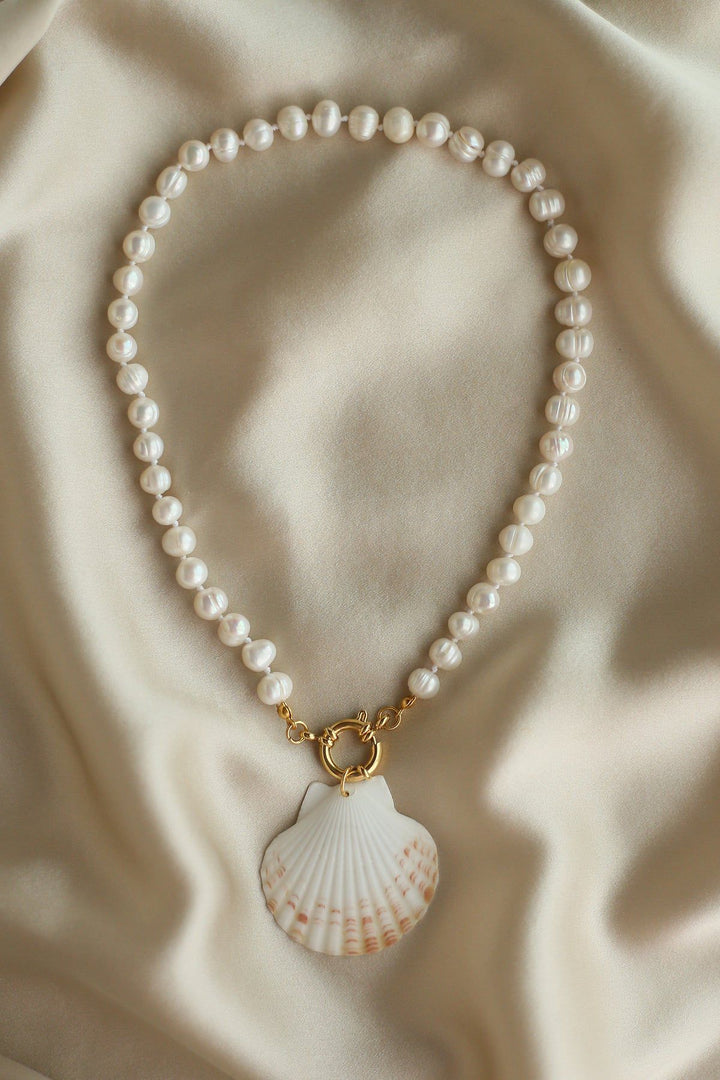 WHITE SHELL PEARL NECKLACE
