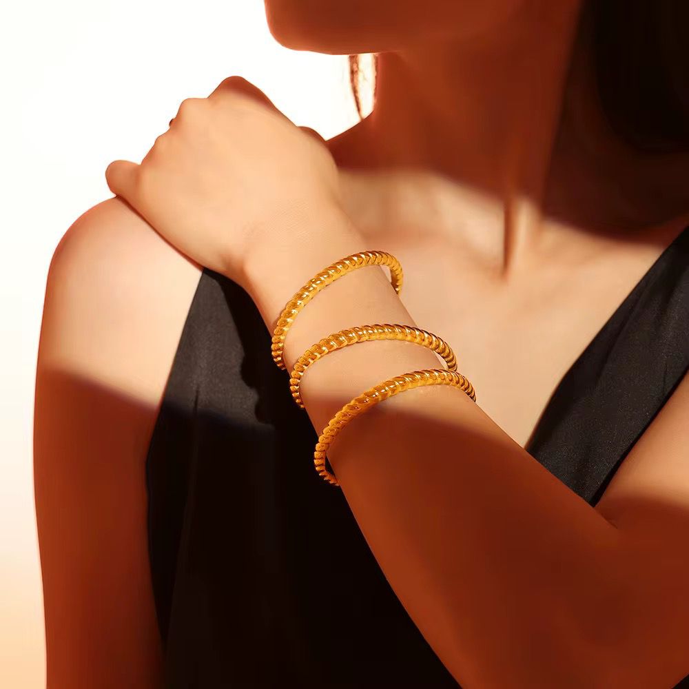 ABSTRACT GOLD BANGLE