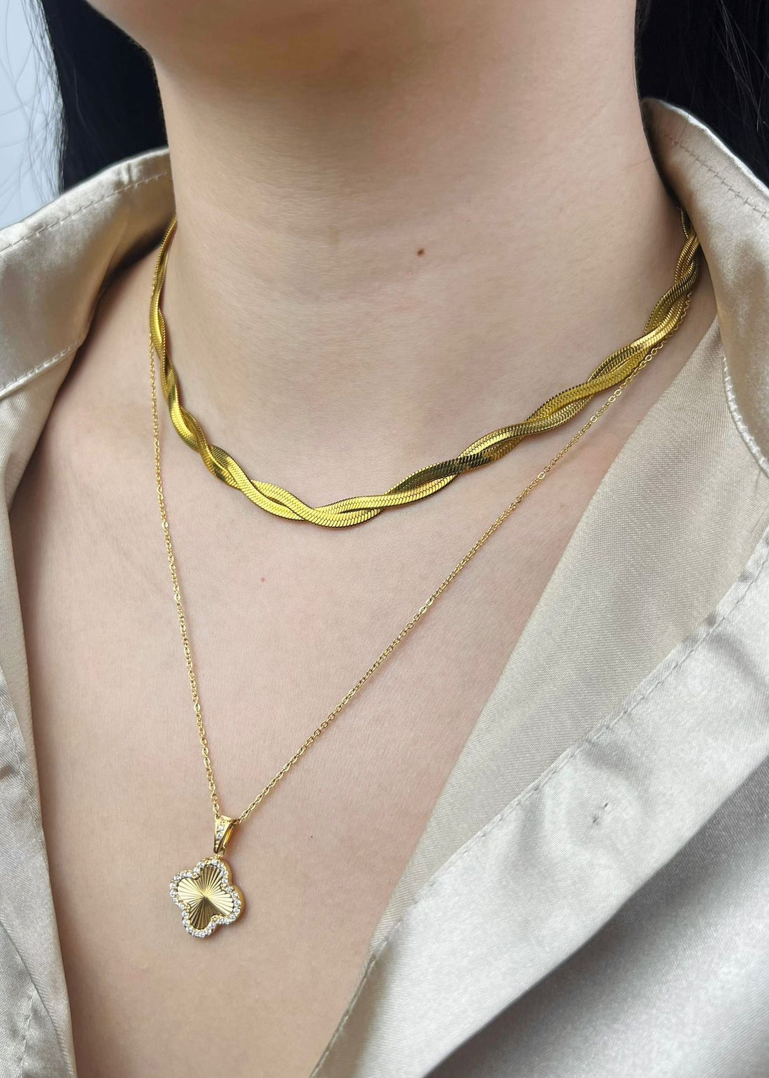 GOLD ZIRCON CLOVER NECKLACE