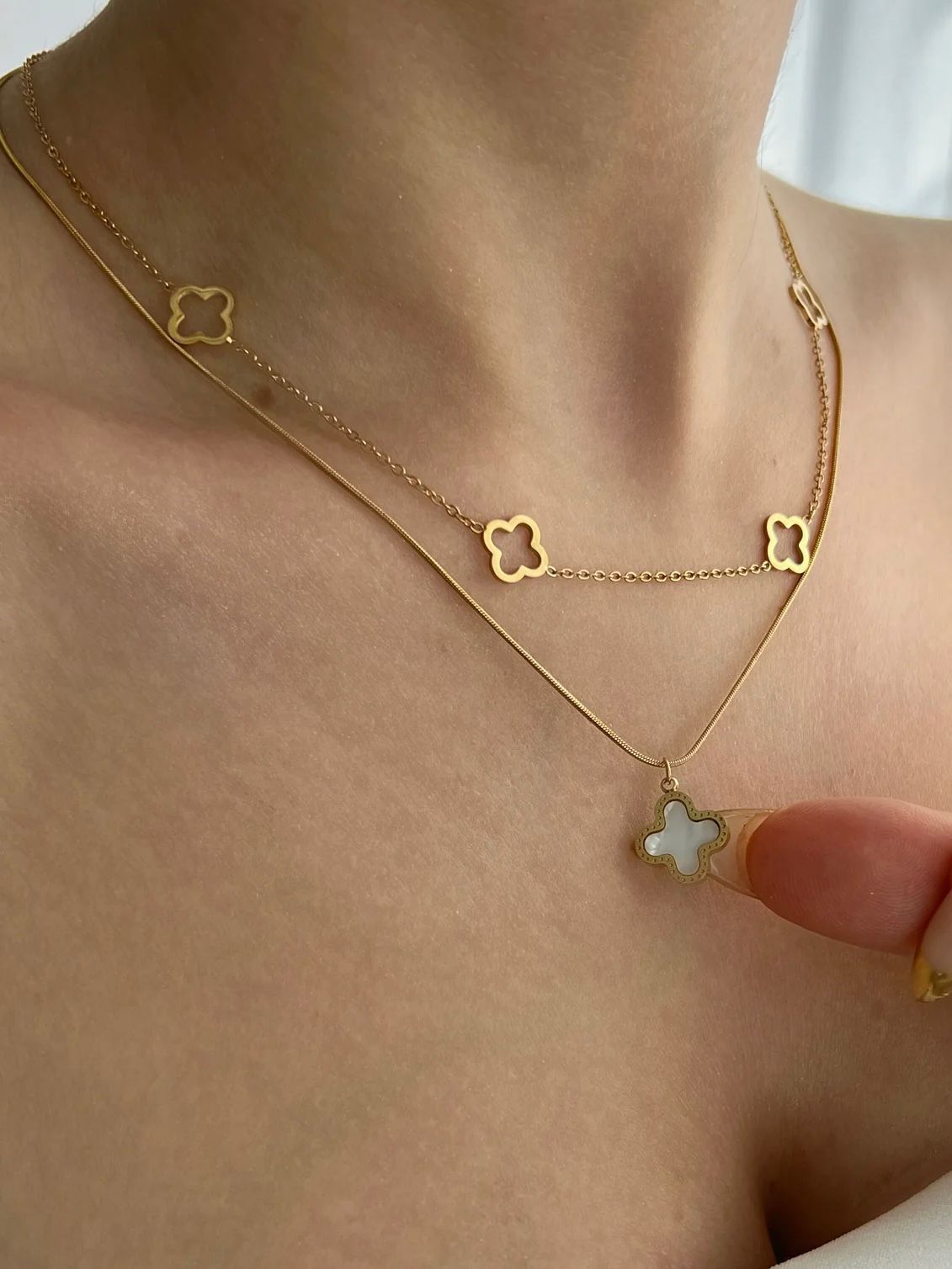 AURELIN CLOVER NECKLACE