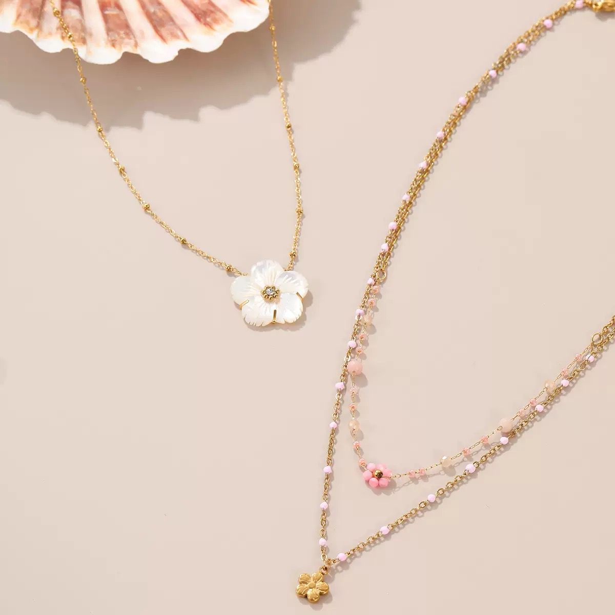 Classy gold necklace with pendant for her