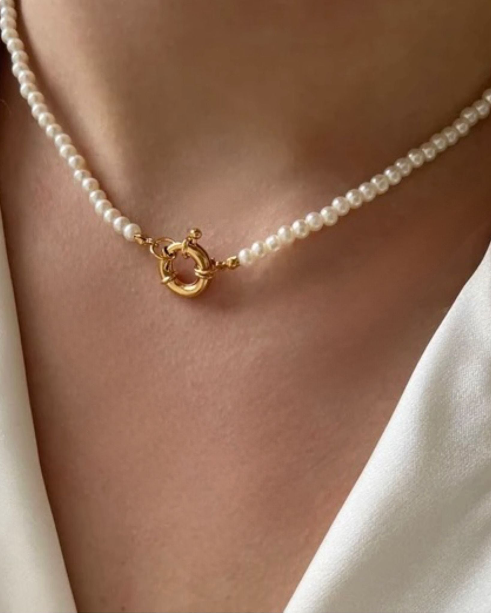 Pearl necklace with designer pendant for her