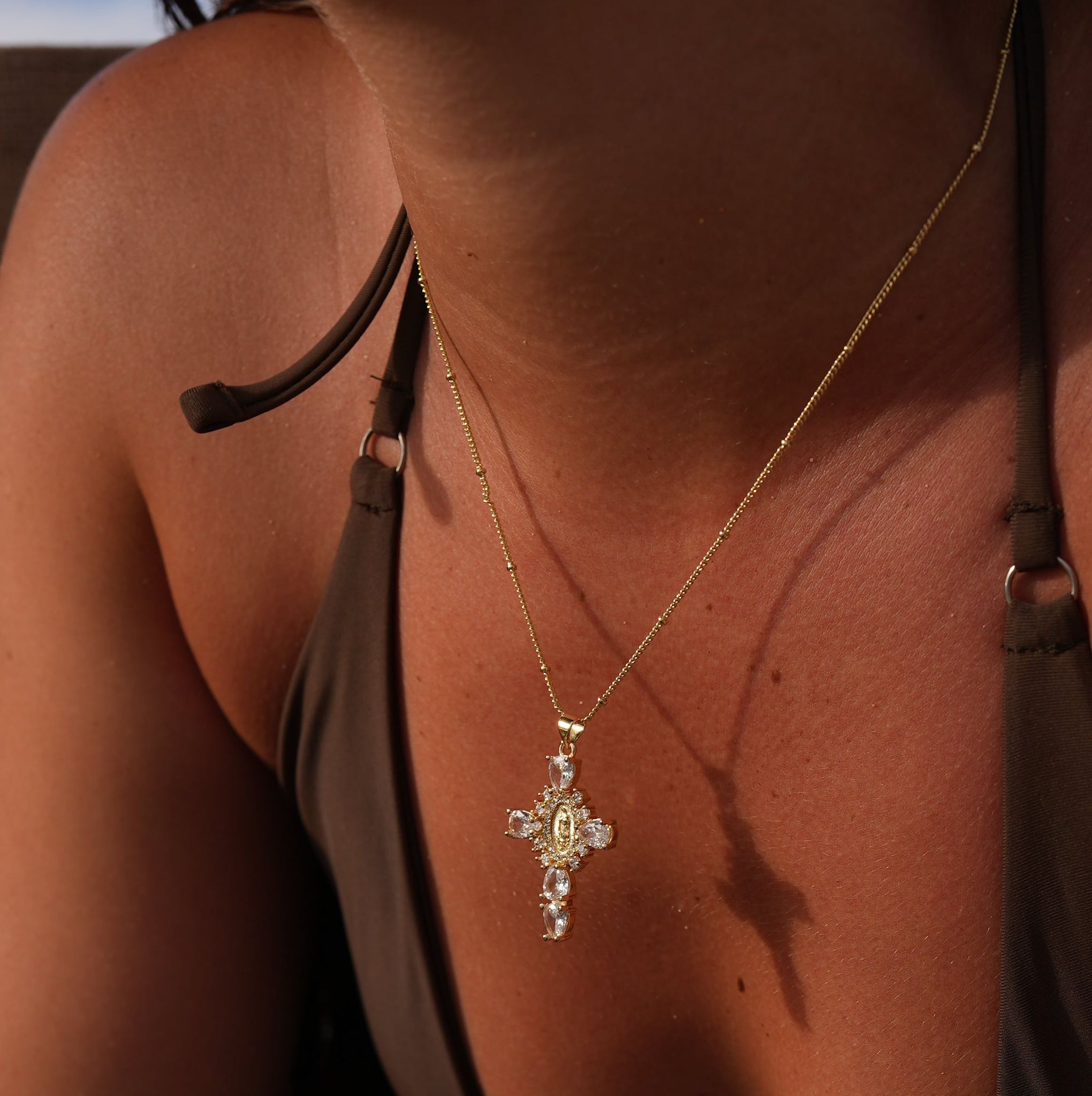 Elegant necklace with cross pendant for her