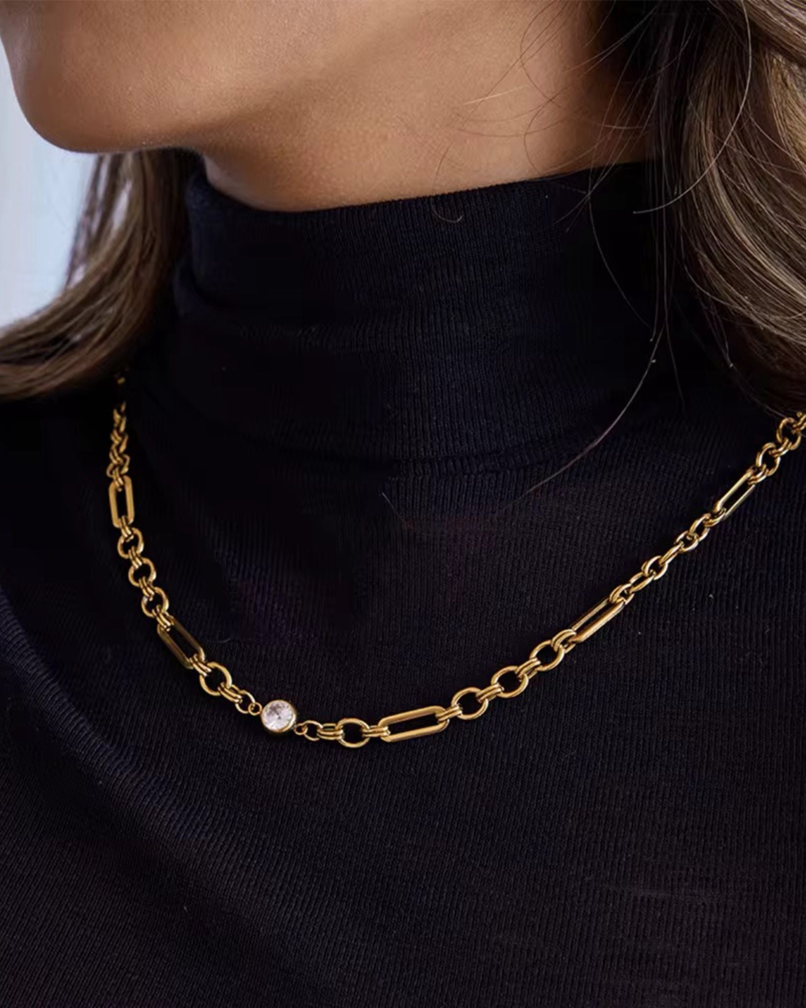 Gold chain necklace with a small pendant for her