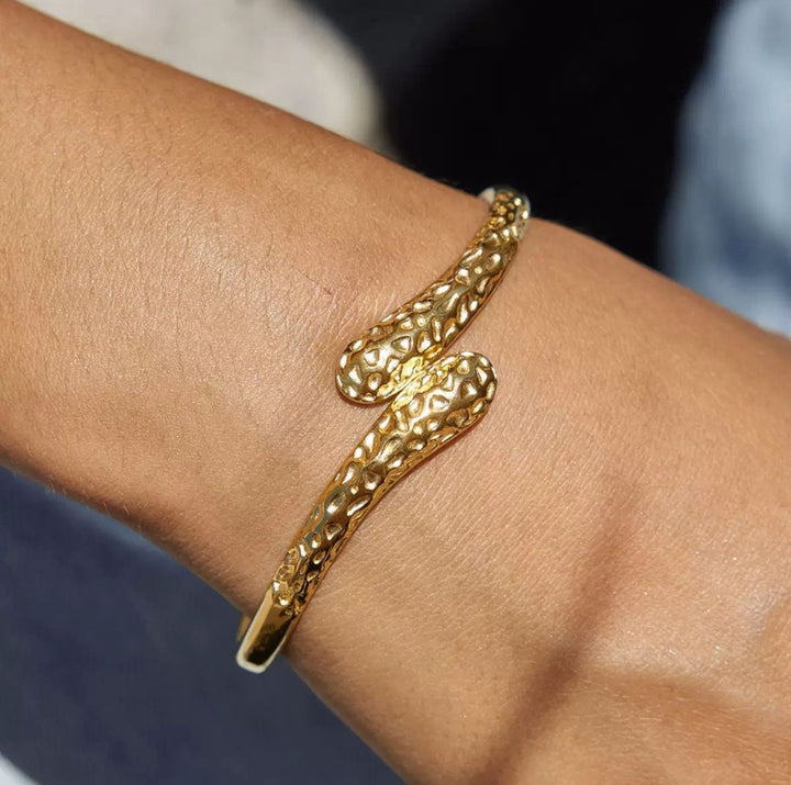 Durable stainless steel gold bracelet for her