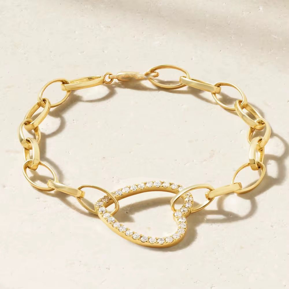 Gold chain bracelet with heart-shaped links for her