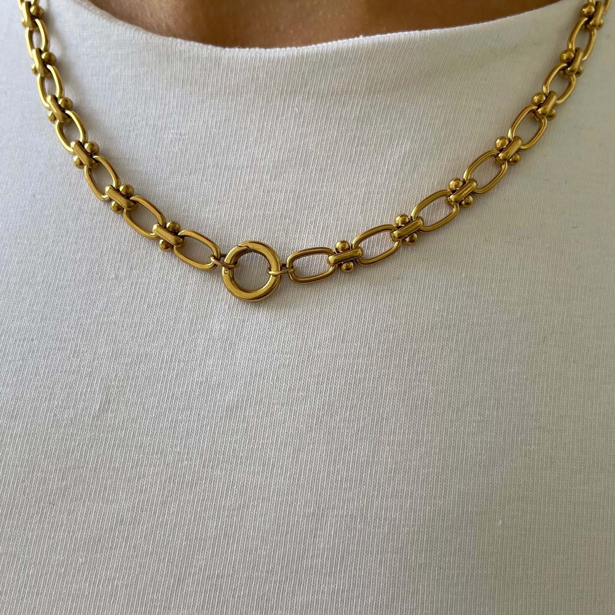 Trendy gold chain necklace for her