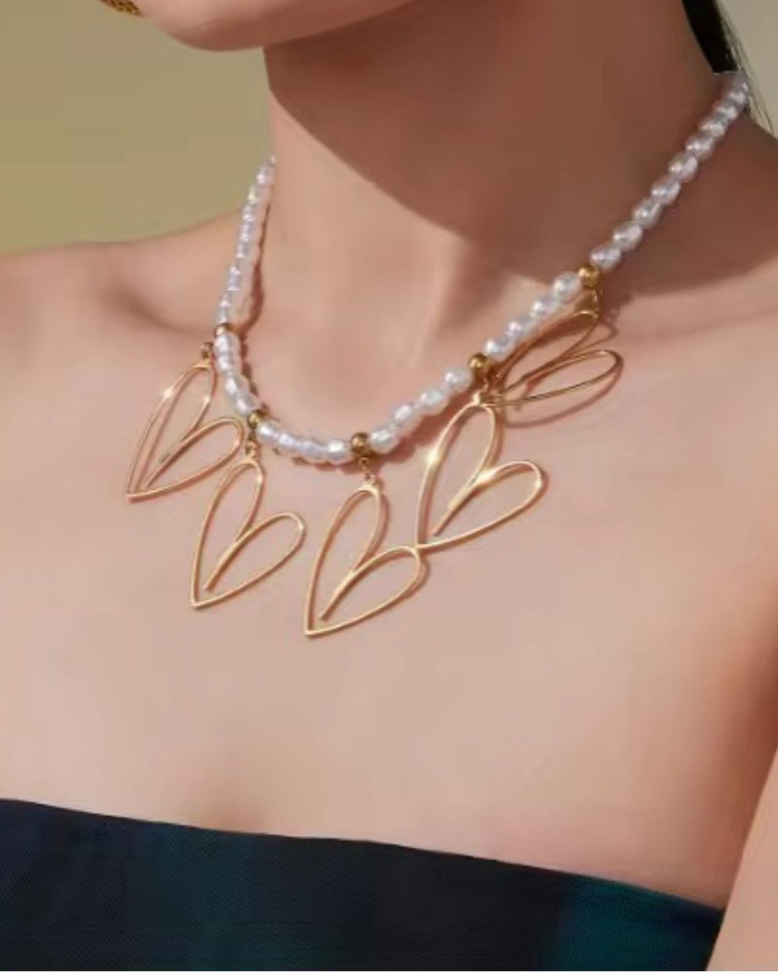 Gold leaf necklace with pearl for her