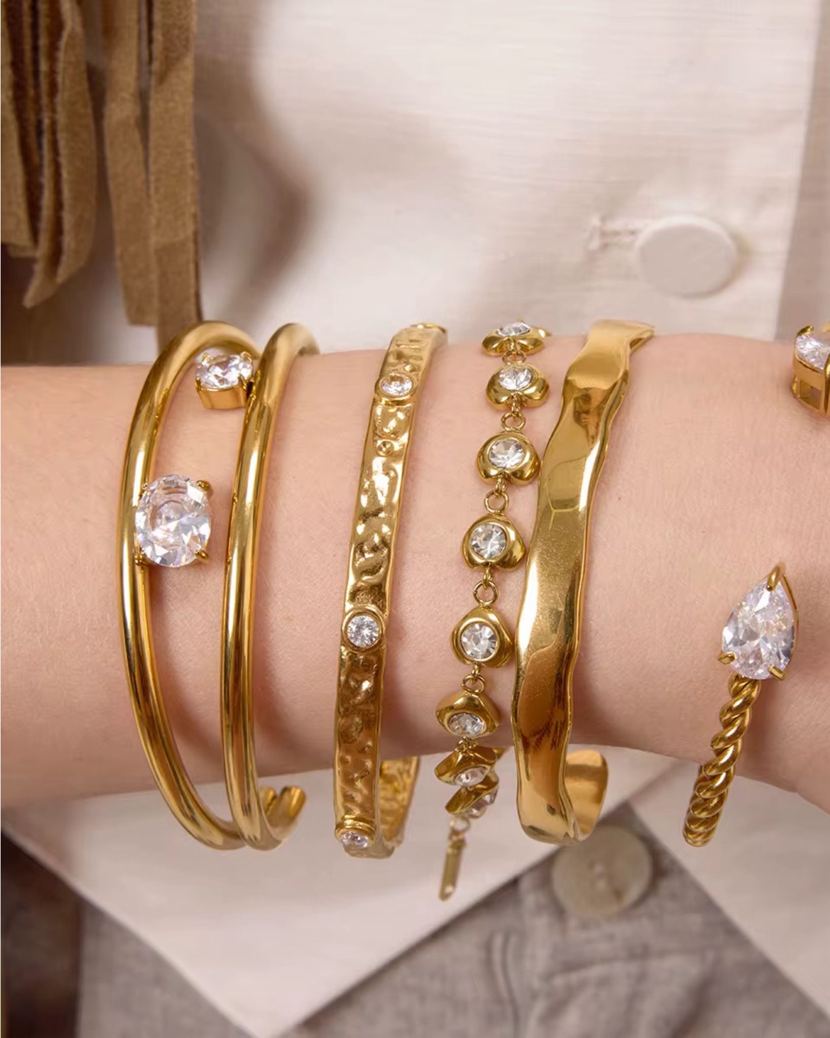 Gold plated bracelet with cubic stones for her