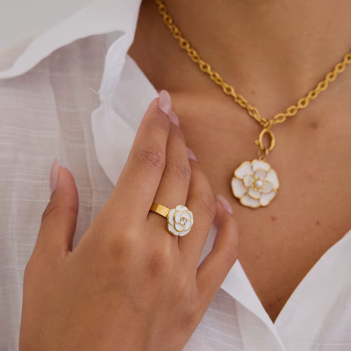 DAISY NECKLACE / EARRINGS & RING