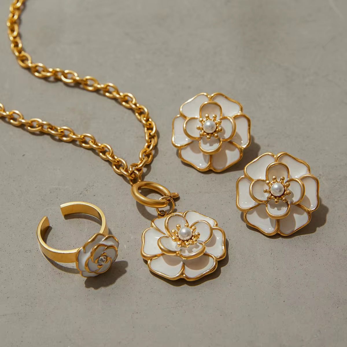 DAISY NECKLACE / EARRINGS & RING