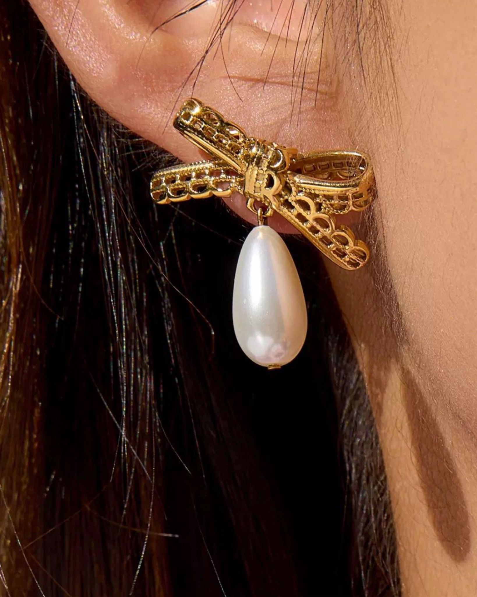 PEAEL AND BOW EARRINGS