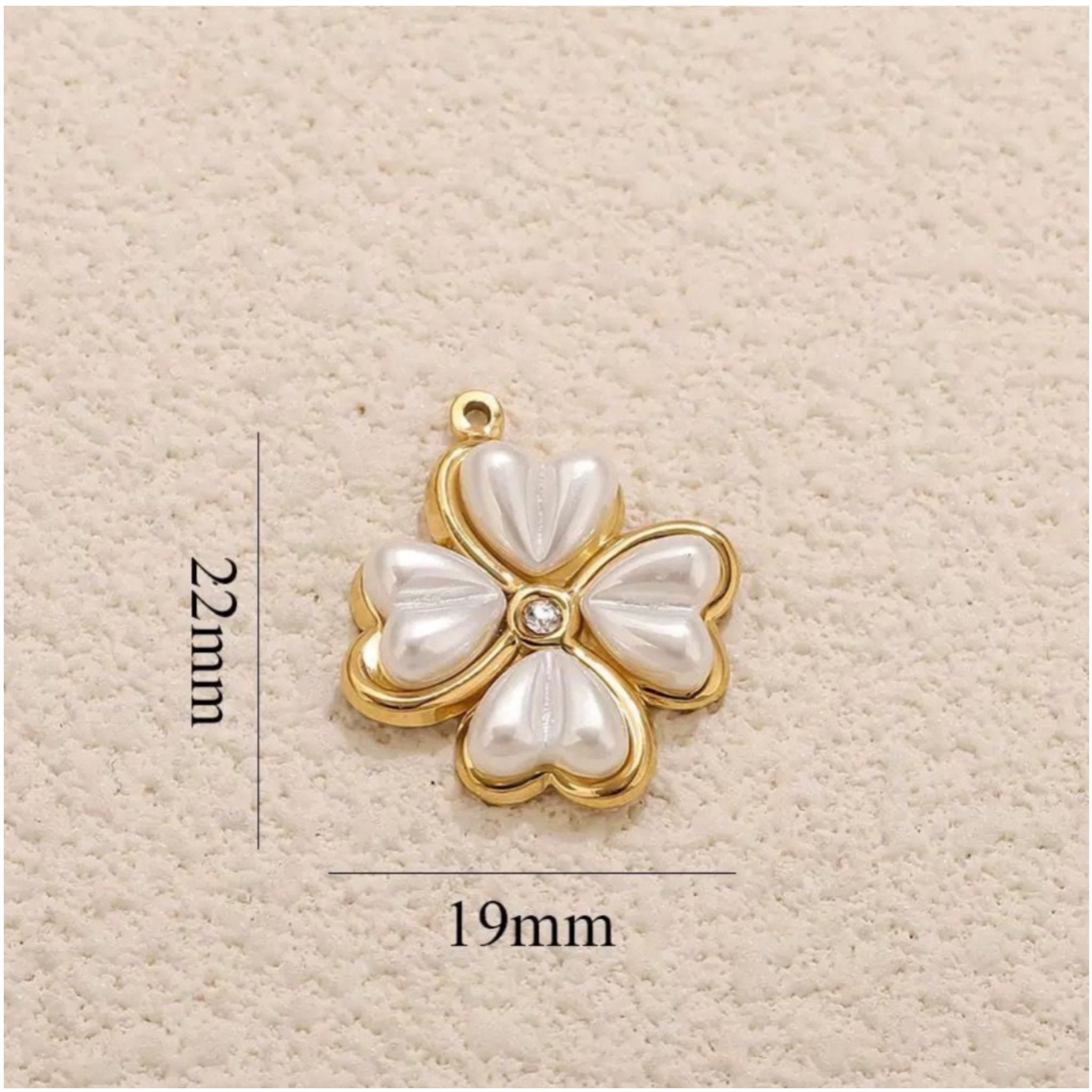 CC PEARL CLOVER CHARM