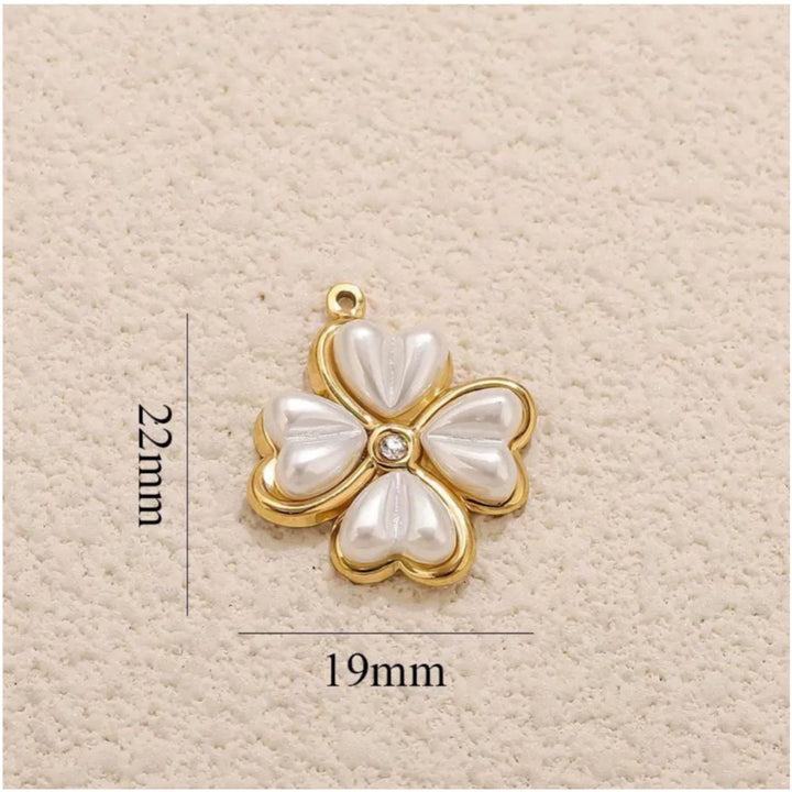 CC PEARL CLOVER CHARM