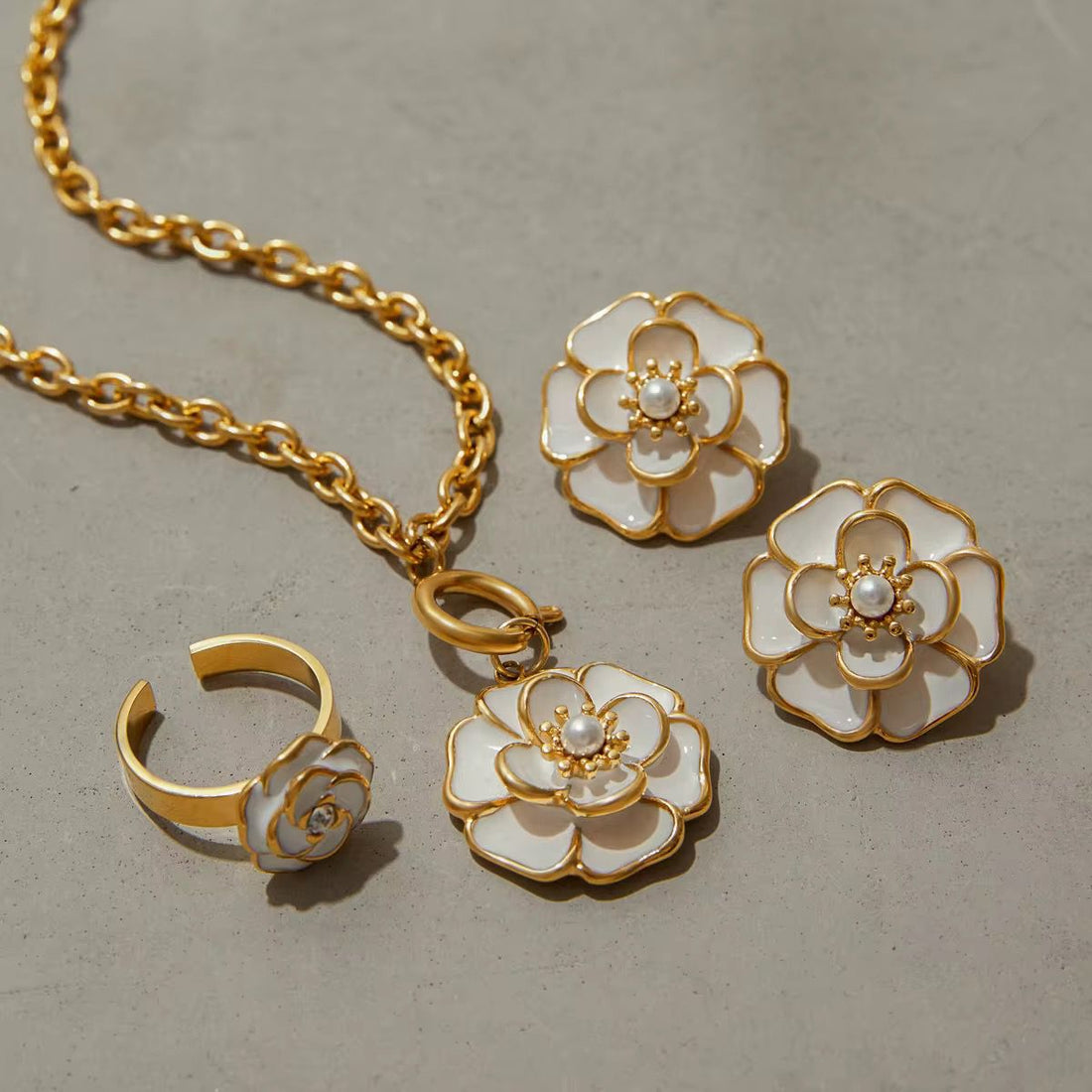 DAISY NECKLACE, EARRINGS & RING