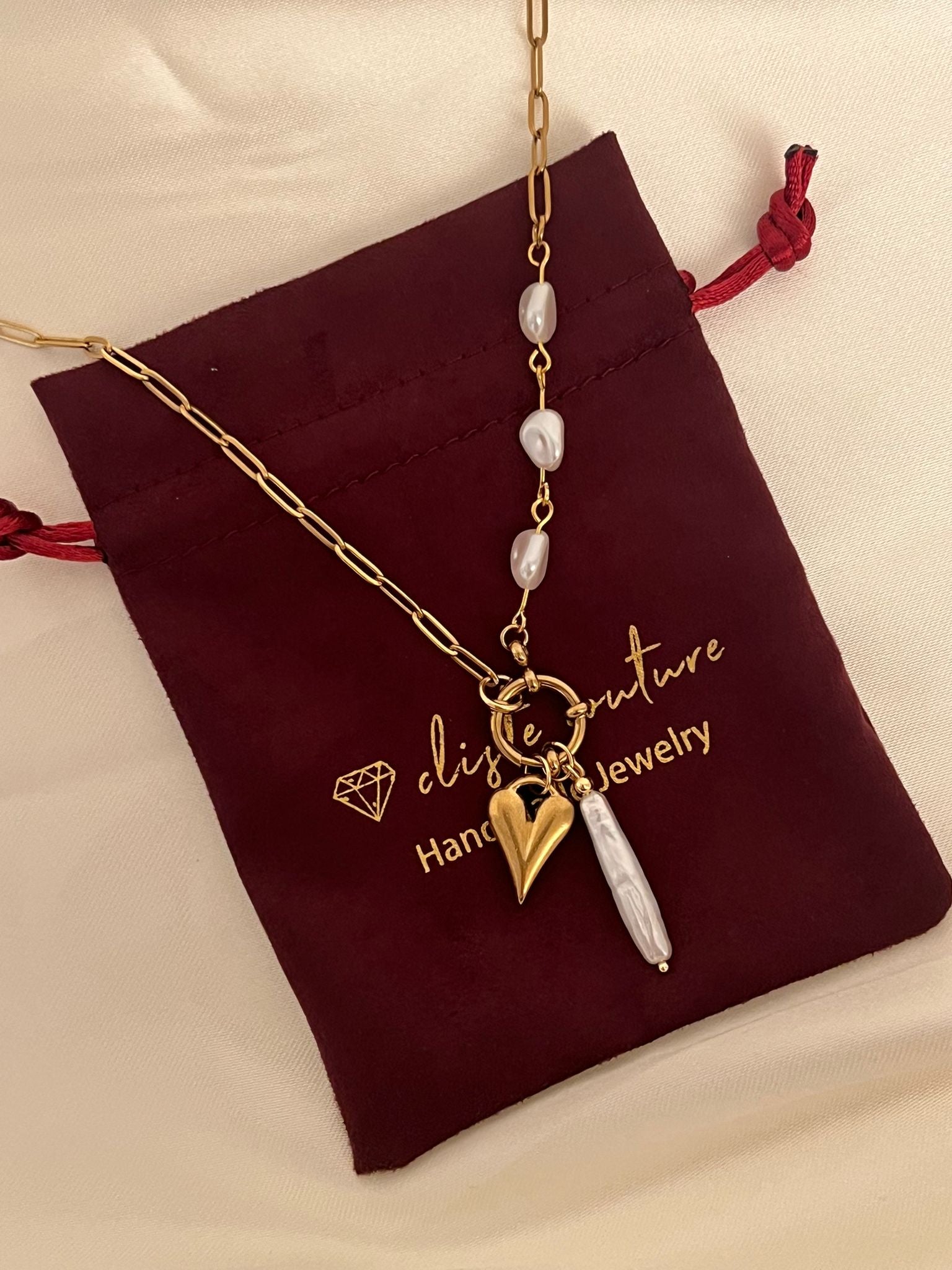 PEARL EMBRACE CLASP NECKLACE