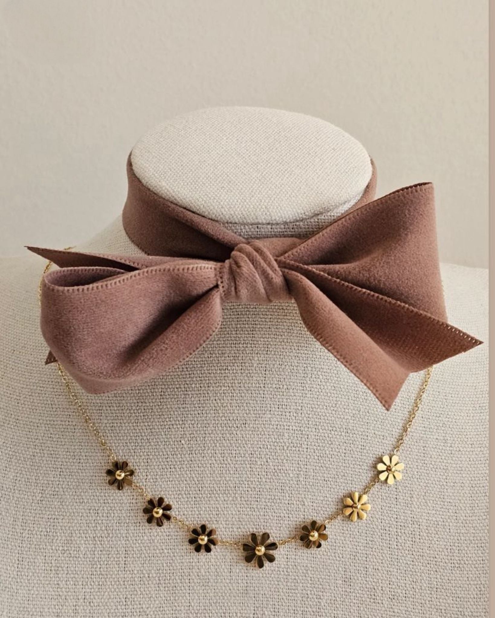 PELINA FLOWER NECKLACE