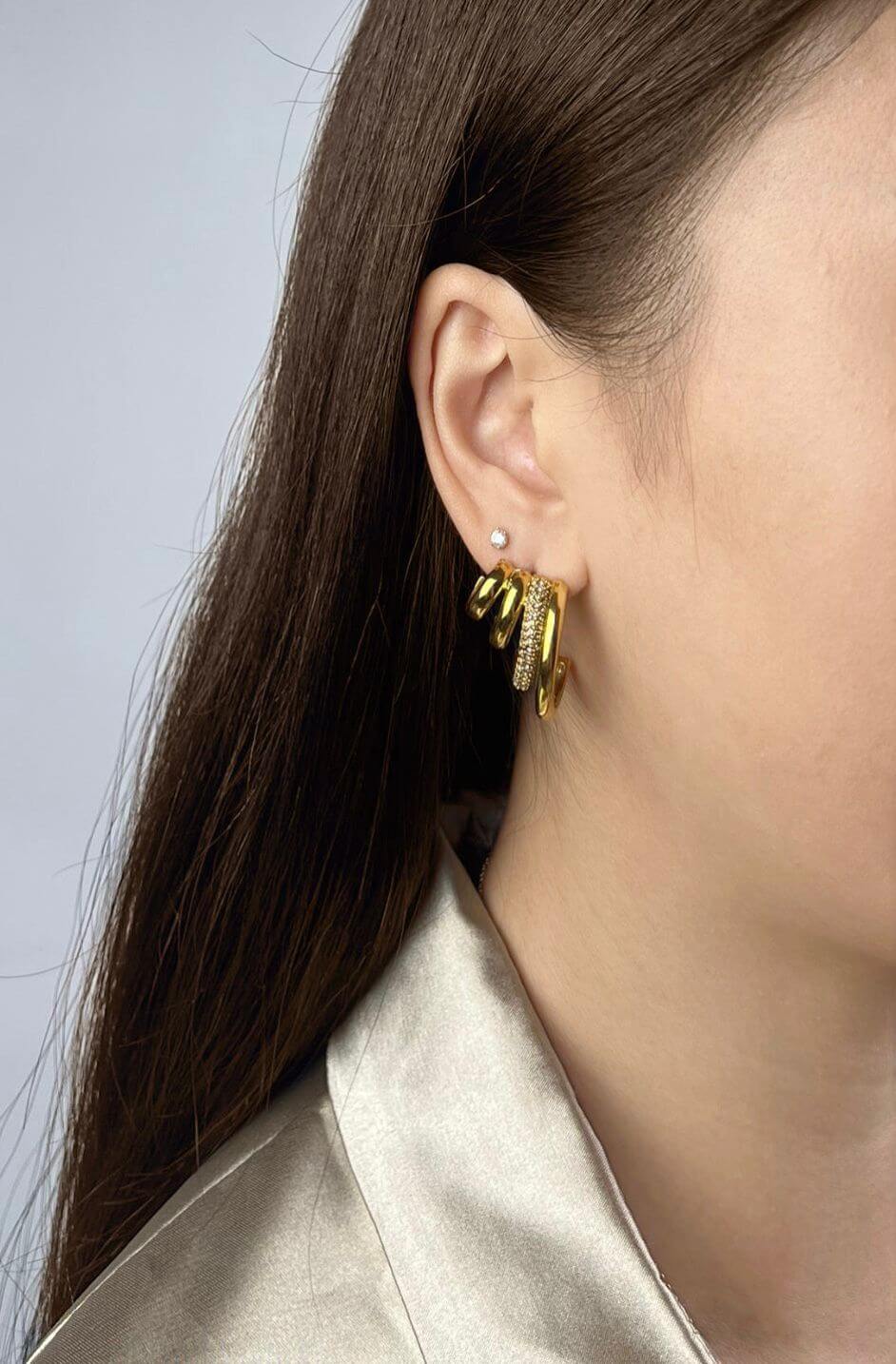Trendy golden earrings with stones for her